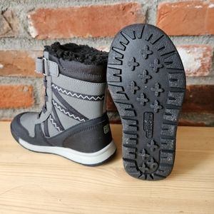 Merrell snow boots ( never worn )